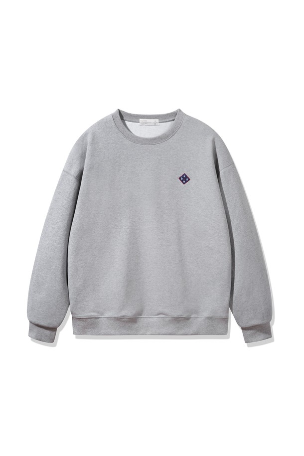 DIA PATCH 스웨트셔츠 BK5962_멜란지그레이는 부드러운 촉감의 프렌치테리 원단으로 제작된 여성 및 남성용 스웨트셔츠입니다. 미니멀하고 베이직한 스타일로, 봄, 가을, 겨울철 일상복으로 활용하기 좋습니다. 멜란지그레이, 네이비, 블랙 세 가지 색상으로 출시되었으며, 오버핏과 릴랙스핏으로 편안한 착용감을 선사합니다. 라운드넥에 긴소매 디자인이며, 다이아몬드 패치와 새틴 자수, 오버록 스티치 마감으로 포인트를 더했습니다. 겨울철 데일리룩, 캐주얼, 클래식 스타일 연출에 적합한 두꺼운 두께감의 스웨트셔츠입니다.
