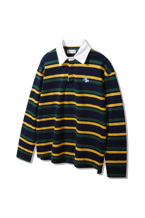 네이비 컬러의 멀티 스트라이프 럭비 카라 롱 슬리브 BK7828는 프레피, 미니멀, 스포티 무드를 연출하는 남녀 공용 럭비 티셔츠입니다. 부드러운 면 소재로 제작되어 봄, 가을에 착용하기 좋으며, 레귤러핏의 긴소매 디자인입니다. 카라 뒷면 스트라이프 원단 디테일과 엠브로이더리 패치, 사이드 슬릿, 앞뒤 기장 차이로 포인트를 더했습니다. 텀블/텐터 가공을 통해 변형과 수축을 최소화하여, 데이트룩이나 카페룩에 미니멀한 스타일을 연출하기 좋습니다. 미니멀한 로고 자수가 깔끔함을 더합니다.
