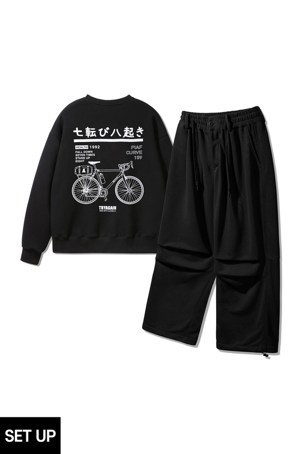 [SET] 바이시클 맨투맨 벨트 루프 벌룬 스웨트 팬츠 셋업은 캐주얼, 스트릿, 미니멀 스타일을 즐기는 분들을 위한 겨울 데일리룩 셋업입니다. 두꺼운 면 소재로 제작되어 부드러운 촉감을 선사하며, 라운드넥의 레귤러핏 맨투맨과 벌룬 핏의 스웨트 팬츠로 구성되었습니다. 맨투맨에는 바이시클 그래픽 프린트가 돋보이며, 긴 소매와 레귤러 기장으로 편안한 착용감을 제공합니다. 블랙 컬러로 어떤 스타일에도 쉽게 매치할 수 있으며, 데일리룩, 특히 겨울철 패션을 스타일리시하게 완성해 줍니다.
