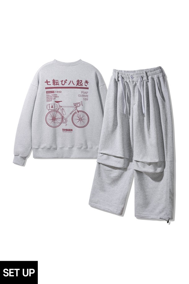 [SET] 바이시클 맨투맨 벨트 루프 벌룬 스웨트 팬츠 셋업은 남녀 공용으로 착용 가능한 캐주얼, 스포티 스타일의 셋업입니다. 오트밀, 그레이, 블랙 세 가지 색상으로 출시되었으며, 봄, 가을, 겨울 계절에 활용하기 좋습니다. 면과 폴리에스테르 혼방 소재로 제작되어 부드러운 촉감을 선사하며, 오버핏의 편안한 착용감을 제공합니다. 맨투맨 상의는 라운드넥에 긴 소매 기장이며, "HEALTH 1992" 및 "FALL DOWN SEVEN TIMES STAND UP EIGHT" 텍스트 프린트가 특징입니다. 벨트 루프 벌룬 스웨트 팬츠와 함께 셋업으로 멋스러운 일상룩을 연출해보세요.
