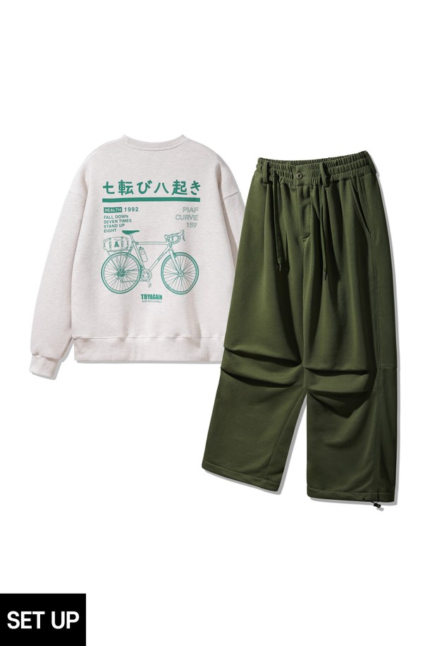 "바이시클" 그래픽이 돋보이는 맨투맨과 벨트 루프 벌룬 스웨트 팬츠 셋업입니다. 면 소재로 제작되어 부드러운 촉감과 편안한 착용감을 선사하며, 크롭 기장의 오버핏 맨투맨은 캐주얼하면서도 스포티한 무드를 연출합니다. 봄, 가을 시즌에 적합하며, 동네 마실룩이나 봄 소풍룩으로 활용하기 좋습니다. 화이트와 카키 두 가지 색상으로 만나보세요. 
