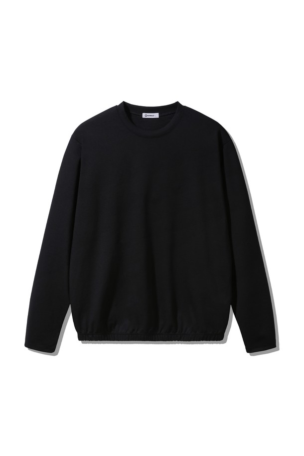 앨빈클로 페이크 밴딩 자동넣입 롱슬리브 티셔츠 AVT331 (3 COLOR)는 베이직하고 캐주얼한 스타일의 남녀 공용 긴소매 티셔츠입니다. 부드러운 면 소재로 제작되어 편안한 촉감을 제공하며, 봄, 가을에 착용하기 좋습니다. 라운드넥 디자인에 레귤러핏으로 제작되었으며, 특히 페이크 밴딩과 자동넣입 기능이 특징입니다. 블랙 색상으로 출시되어 다양한 하의와 쉽게 매치할 수 있으며, 일상복으로 활용하기 좋습니다.
