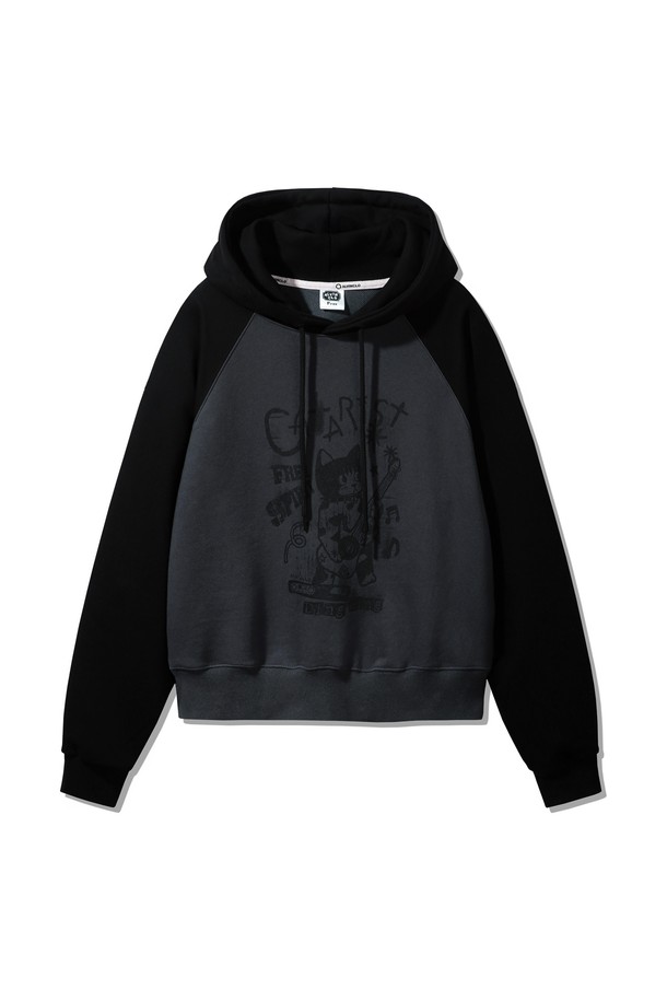 카타리스트 래글런 크롭 후드티 AVH330 (3 COLOR)는 부드러운 프렌치 테리 면 소재로 제작되어 편안한 착용감을 선사합니다. 래글런 소매 디자인과 릴랙스 핏으로 활동성을 높였으며, 텀블 가공을 통해 수축 및 변형을 최소화했습니다. 크롭 기장으로 트렌디함을 더했으며, 캐주얼, 미니멀, 시티보이 스타일을 즐기는 분들께 추천합니다. 봄, 가을 시즌 일상 및 집콕룩, 산책룩에 활용하기 좋습니다.
