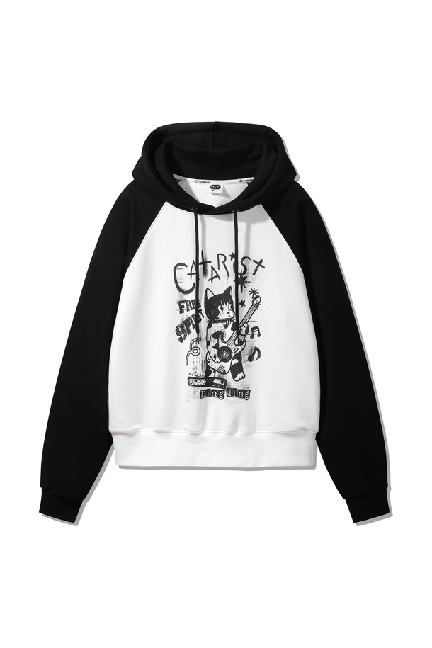 **카타리스트 래글런 크롭 후드티 AVH330 (3 COLOR)**

부드러운 촉감의 프렌치테리 면 폴리에스테르 혼방 소재로 제작된 카타리스트 래글런 크롭 후드티입니다. 릴랙스핏으로 편안한 착용감을 선사하며, 래글런 소매 디자인으로 활동성을 높였습니다. 무지 디자인에 화이트, 오트밀, 차콜 세 가지 컬러로 출시되어 다양한 스타일 연출이 가능합니다. 수축과 변형을 최소화하는 고밀도 원단 가공을 거쳐, 집콕룩이나 산책룩 등 캐주얼하고 미니멀한 스타일을 즐기기에 좋습니다. 중간 두께감으로 간절기부터 활용하기 좋은 아이템입니다.
