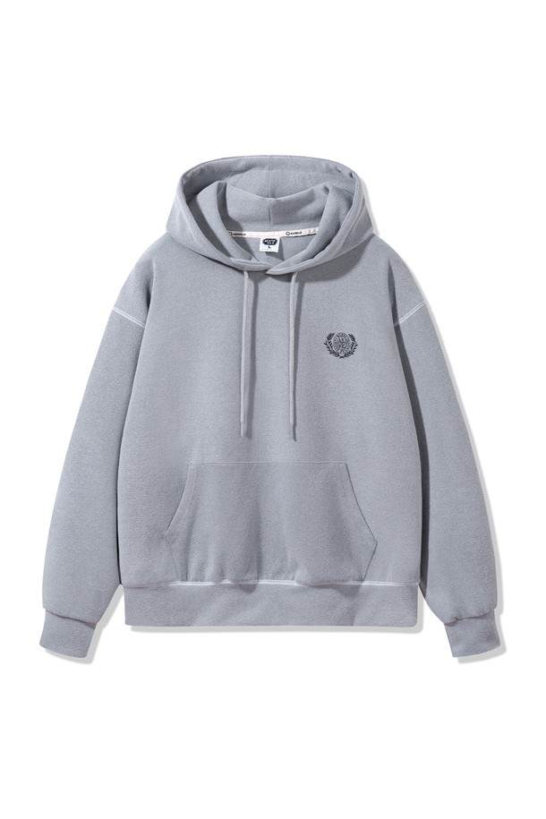 셀라 더블 사이드 브러쉬 오버핏 후드티 AVH343은 부드러운 촉감의 더블 사이드 브러쉬 원단으로 제작되어 가을과 겨울에 따뜻하게 착용할 수 있습니다. 넉넉한 오버핏과 루즈핏으로 편안한 착용감을 제공하며, 캐주얼 및 미니멀 스타일을 모두 소화할 수 있습니다. 그레이, 브라운, 네이비, 블랙 4가지 트렌디한 컬러로 출시되어 취향에 맞게 선택 가능합니다. 신축성이 우수하여 활동성을 높였으며, 텐터 가공 및 텀블 건조로 변형을 최소화했습니다. 집콕룩, 산책룩 등 일상에서 폭넓게 활용할 수 있는 베이직 후드티입니다.
