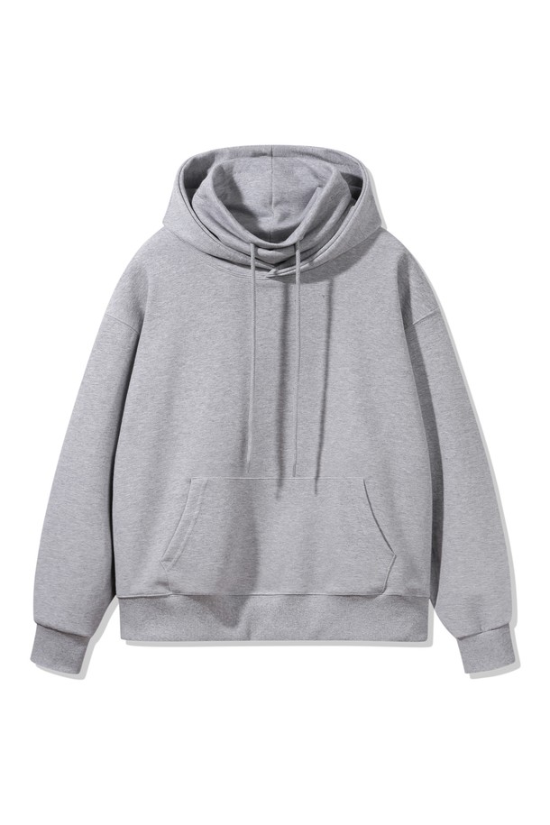 **이너 터틀넥 오버핏 후드티 AVH352 (3 COLOR)**

부드러운 면 소재로 제작되어 편안한 착용감을 선사하는 이너 터틀넥 오버핏 후드티입니다. 가을과 겨울, 쌀쌀한 날씨에 따뜻하게 몸을 감싸주며, 레이어드하여 다양한 스타일을 연출하기 좋습니다. 베이직하고 캐주얼한 무드로, 일상복으로 활용하기 용이합니다. 오버핏 디자인으로 트렌디함을 더하며, 긴 소매와 두꺼운 두께감으로 보온성을 높였습니다. 블랙 컬러의 무지 디자인으로 어떤 옷에도 쉽게 매치할 수 있는 실용적인 아이템입니다.
