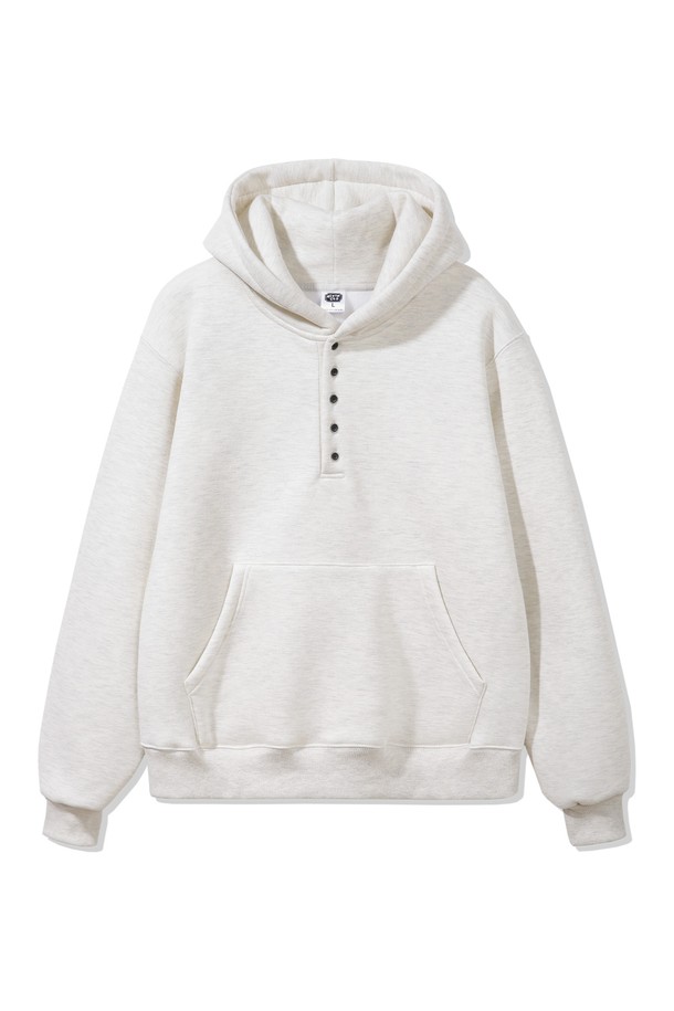 5버튼 헨리넥 오버핏 후드티 AVH665 (4 COLOR)는 캐주얼, 미니멀, 클래식 스타일을 아우르는 공용 후드티입니다. 부드러운 면 소재로 제작되어 봄, 가을, 겨울 계절에 착용하기 좋으며, 두꺼운 두께감으로 포근함을 더합니다. 헨리넥 디자인과 후드가 함께 적용되어 개성 있는 스타일을 연출하며, 5버튼 디테일로 포인트를 더했습니다. 오버핏으로 편안한 착용감을 선사하며, 무지 디자인으로 다양한 룩에 활용하기 좋습니다. 화이트 컬러를 포함한 4가지 색상으로 출시되었습니다.
