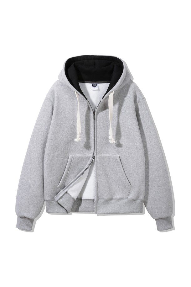 후드 배색 컬러 매치 레귤러핏 후드집업 AZH672는 캐주얼, 스포티, 미니멀 스타일을 모두 아우르는 공용 후드집업입니다. 부드러운 면 소재로 제작되어 편안한 착용감을 제공하며, 봄, 가을 간절기에 활용하기 좋습니다. 그레이 컬러에 배색 디테일이 더해져 포인트를 주며, 레귤러핏으로 누구나 부담 없이 즐길 수 있습니다. 긴 소매와 집업 스타일로 간편하게 입고 벗을 수 있으며, 일상복으로 활용하기 좋습니다.
