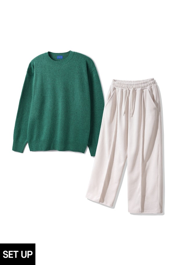**[SET] 베이직 라운드 니트 핀턱 와이드 밴딩 팬츠 셋업**

**본 상품은 여성용 베이직 스타일의 라운드 니트 상의와 핀턱 와이드 밴딩 팬츠로 구성된 셋업입니다.** 봄, 가을에 적합하며, 미니멀, 클래식, 캐주얼 무드를 연출합니다. 루즈핏으로 편안한 착용감을 선사하며, 출근룩으로 활용하기 좋습니다. 톤온톤 스타일링으로 세련된 룩을 완성해보세요. 화이트 색상의 무지 디자인으로 다양한 상의와 매치하기 용이합니다.
