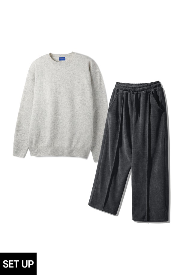 [SET] 베이직 라운드 니트 핀턱 와이드 밴딩 팬츠 셋업은 미니멀, 클래식, 캐주얼 스타일을 모두 아우르는 실용적인 아이템입니다. 부드러운 니트 소재로 제작되어 편안한 착용감을 선사하며, 봄, 가을, 겨울 모두 활용 가능합니다. 핀턱 디테일이 돋보이는 와이드 핏 밴딩 팬츠는 루즈핏으로 활동성을 높였습니다. 무지 디자인과 블랙 컬러로 어떤 상의와도 쉽게 매치하여 다양한 스타일을 연출할 수 있습니다. 일상에서 편안하게 즐겨 입을 수 있는 데일리 셋업입니다.
