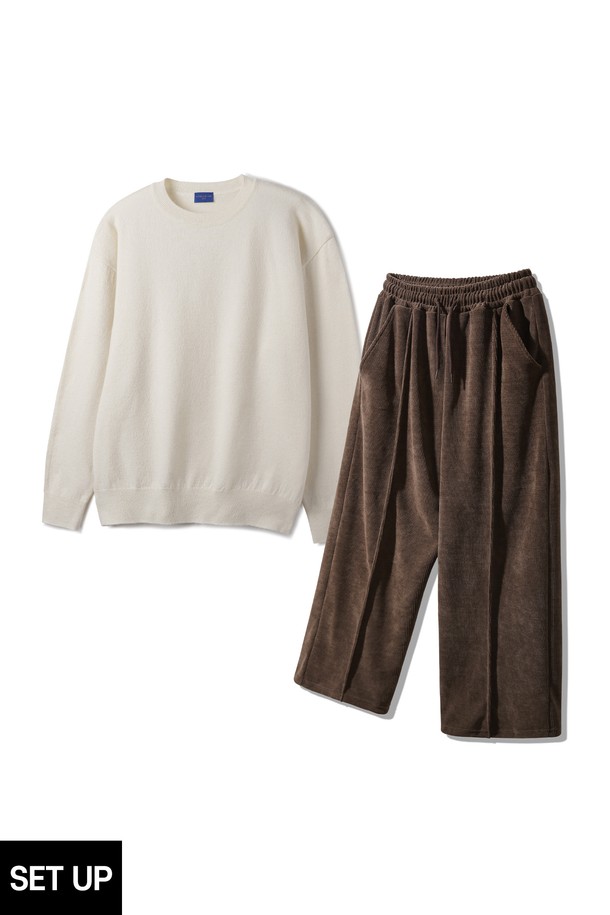 가을, 겨울 시즌에 어울리는 '[SET] 베이직 라운드 니트 핀턱 와이드 밴딩 팬츠 셋업'입니다. 부드러운 촉감의 니트 소재로 제작되어 편안한 착용감을 선사하며, 핀턱 디테일이 더해져 밋밋함을 덜어냈습니다. 루즈핏 와이드 팬츠와 베이직한 디자인으로 출근룩, 모임룩 등 다양한 TPO에 활용 가능합니다. 클래식, 미니멀, 캐주얼 스타일을 즐기는 분들께 추천하며, 두꺼운 두께감으로 따뜻하게 착용할 수 있습니다. 밴딩 처리된 허리 부분은 편안함을 더해줍니다.

