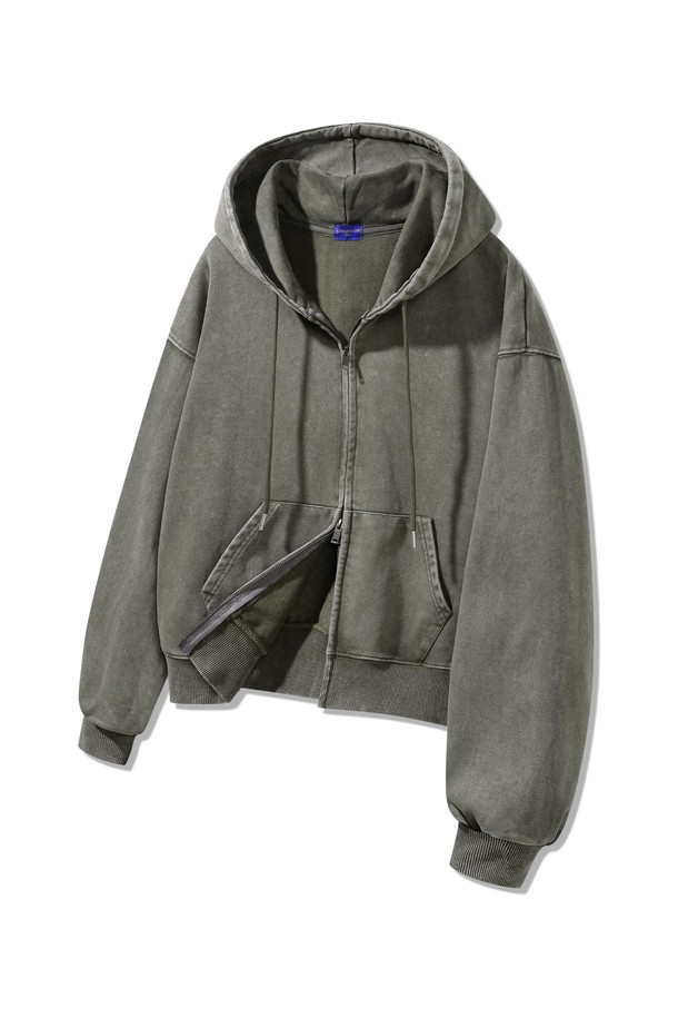 피그먼트 크롭 후드집업 DLX2973 (3 COLOR)는 캐주얼 및 미니멀 스타일을 추구하는 분들을 위한 후드집업입니다. 면 소재에 두꺼운 두께감으로 제작되어 부드러운 촉감을 선사하며, 봄, 가을에 착용하기 좋습니다. 무지 디자인에 피그먼트 워싱 기법을 더해 자연스러운 멋을 살렸습니다. 크롭 기장에 오버핏으로 트렌디함을 더했으며, 카키와 그레이 두 가지 컬러로 만나볼 수 있습니다. 공용으로 착용 가능하며, 일상에서 편안하게 활용하기 좋습니다.
