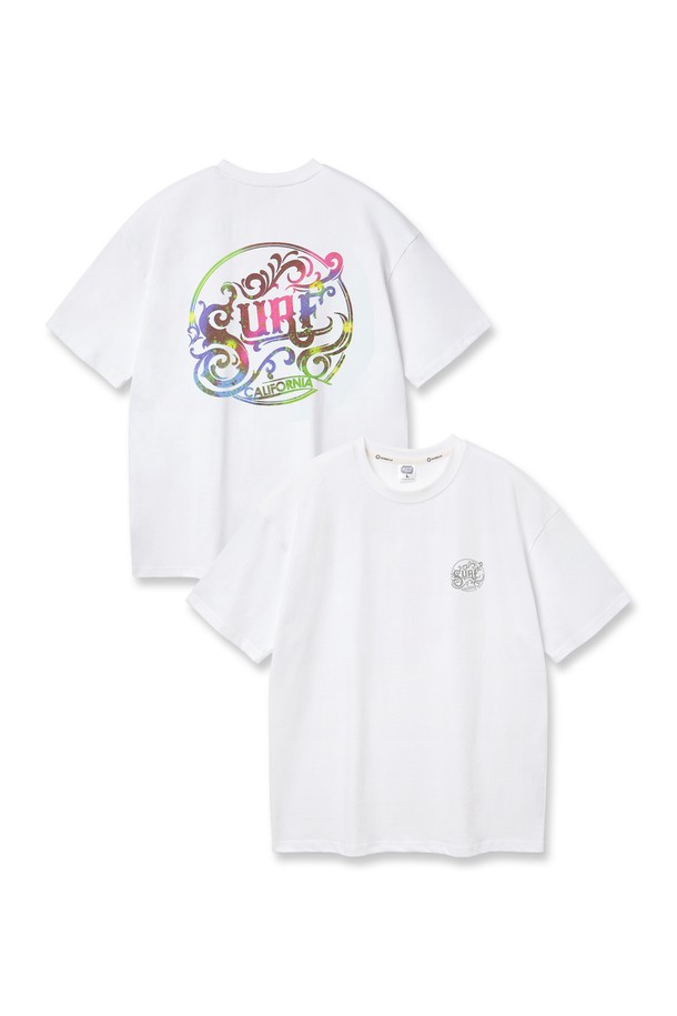 SURF 오버핏 반팔티 AST4743은 20수 코마사 면 원단을 사용하여 부드러운 촉감을 자랑하며, 텐터 가공과 텀블 건조를 거쳐 변형을 최소화했습니다. 드롭숄더 패턴의 오버핏 디자인으로 캐주얼한 스타일을 연출하며, 레이어드 스타일링에도 용이합니다. 화이트, 블랙 두 가지 색상으로 출시되어 남녀 모두 일상에서 편안하게 착용할 수 있는 라운드넥 반팔 티셔츠입니다.
