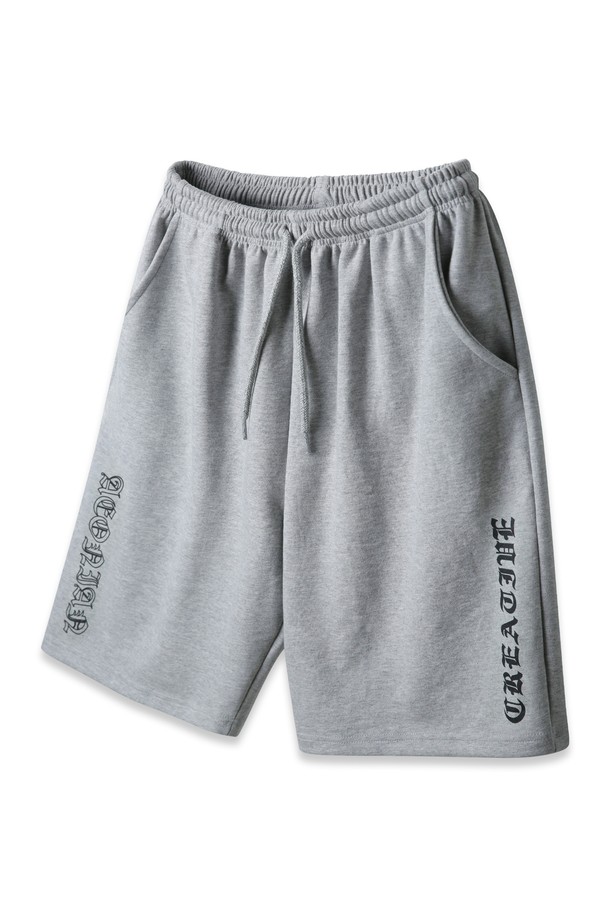 CREA 와이드 밴드 반바지 PAN2514는 남녀 공용으로, 부드러운 촉감의 면, 폴리에스테르 혼방 소재로 제작되어 봄, 여름에 시원하게 착용하기 좋습니다. 와이드핏에 허리 스트링과 밴딩 디테일이 더해져 편안한 착용감을 선사하며, 무릎 아래 기장과 레터링 패턴이 캐주얼하면서도 스포티한 스타일을 연출합니다. 그레이와 블랙 두 가지 색상으로 출시되었으며, 고밀도 양면 원단과 코머드사 더블 코튼을 사용하여 두께감 있는 고급스러운 퀄리티를 자랑합니다.
