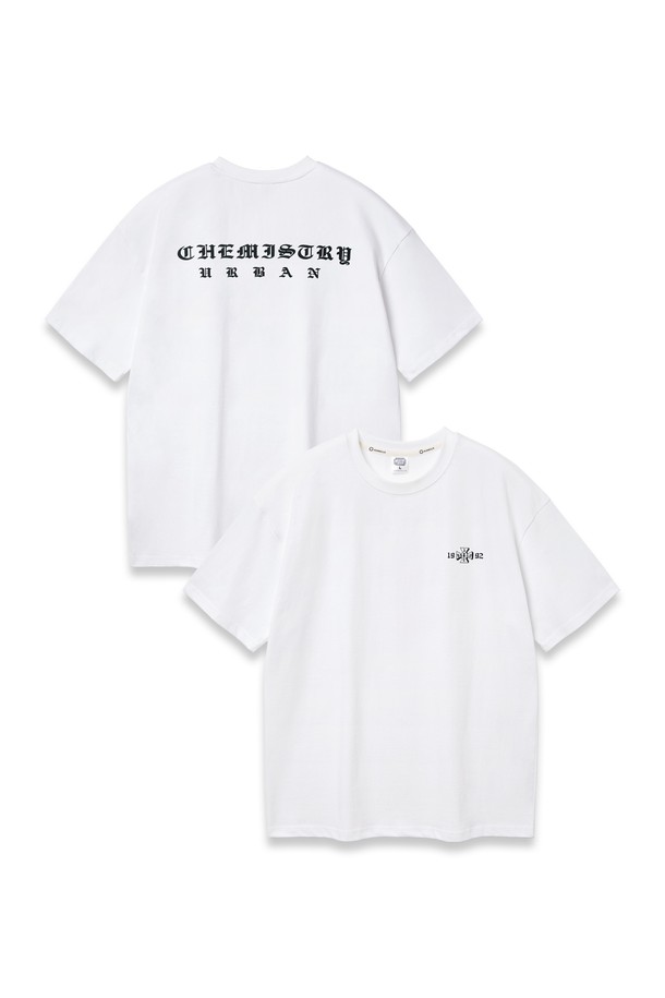 URBAN 오버핏 반팔티 AST4725는 남녀 모두 착용 가능한 베이직 & 스트릿 스타일의 반팔 티셔츠입니다. 20수 코마사 면 원단으로 제작되어 부드러운 촉감을 자랑하며, 드롭 숄더 패턴과 텀블 워싱 가공으로 편안한 착용감을 선사합니다. 화이트, 차콜, 블랙 3가지 색상으로 출시되었으며, 이전 시즌 대비 소매 패턴 및 어깨 라인을 개선하고 전체 기장을 축소하여 트렌디한 실루엣을 완성했습니다.
