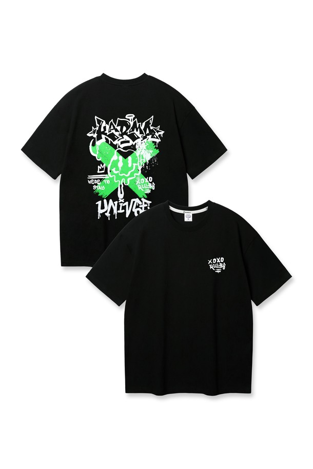 KARMA 오버핏 반팔티 AST4788은 봄, 여름 시즌 데일리웨어로 적합한 공용 반팔 티셔츠입니다. 20수 코마사 코튼 소재에 팀블 워싱 가공을 거쳐 부드러운 촉감을 제공하며, 드롭숄더 패턴과 오버핏으로 스트릿 스타일을 연출합니다. 화이트, 블랙 2가지 컬러로 출시되었으며, 레이어드하여 다양한 스타일을 연출할 수 있습니다.
