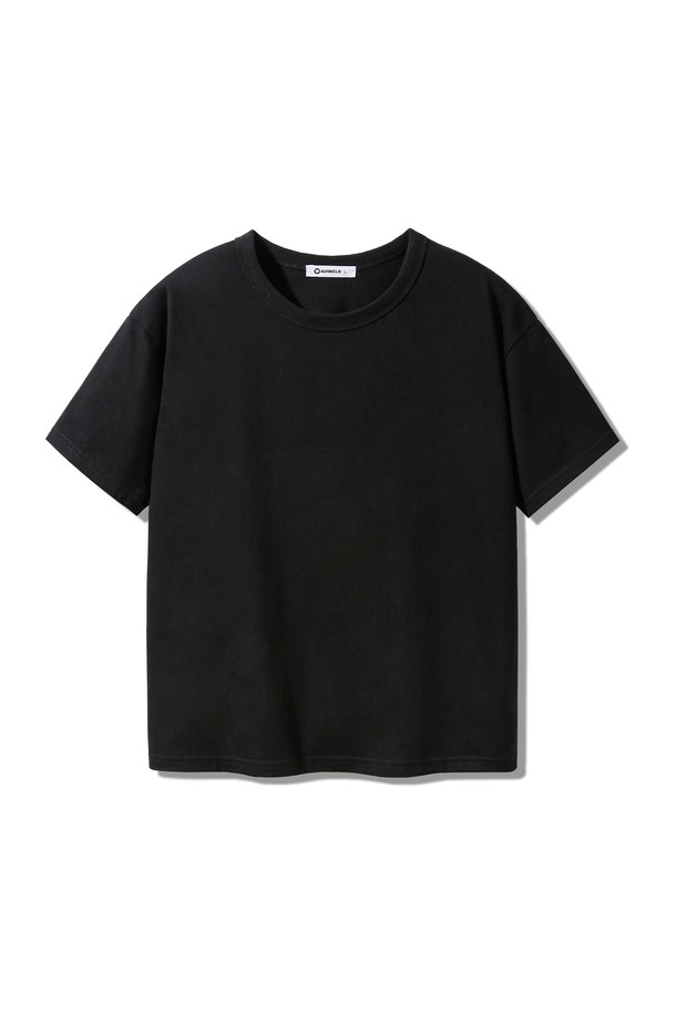 베이직 크롭 반팔 티셔츠 AST3511은 20수 코마사 면 소재로 제작되어 부드러운 촉감을 선사하며, 턴블 가공으로 수축을 최소화했습니다. 깔끔한 실루엣을 연출하는 레귤러핏의 크롭 기장 티셔츠로, 라운드넥과 바이어스 테이프 넥라인 마감으로 완성도를 높였습니다. 화이트, 그레이, 블랙 세 가지 컬러로 출시되어 일상에서 미니멀하고 베이직한 스타일을 연출하기 좋습니다.
