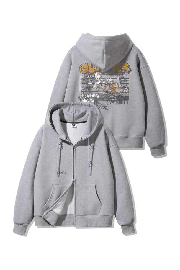 OUTSIDER 투웨이 후드 집업 AZH297는 캐주얼 및 스트릿 스타일을 아우르는 남녀 공용 후드 집업입니다. 부드러운 프렌치테리 면 혼방 소재로 제작되어 편안한 착용감을 선사하며, 오버핏 실루엣과 투웨이 집업 디자인으로 다양한 스타일 연출이 가능합니다. 그레이와 블랙 두 가지 컬러로 출시되었으며, 더블 스티치, 트리플 스티치 암홀, 깔끔한 밑단 마감 등 섬세한 디테일이 돋보이는 제품입니다.
