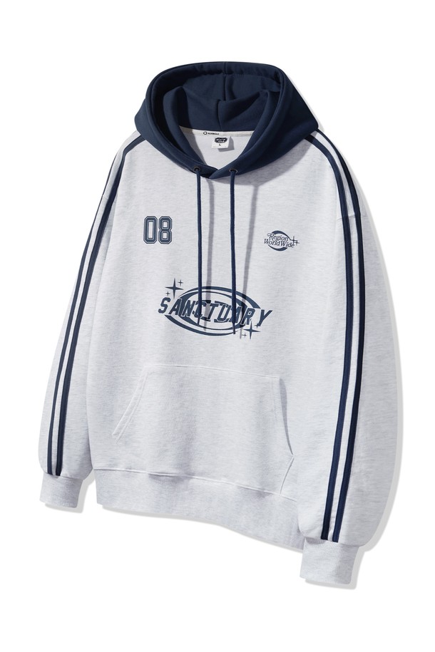 SANCTUARY TRACK 오버핏 후드티 AVH243은 편안함과 스타일을 모두 갖춘 공용 후드티입니다. 부드러운 프렌치테리 면과 폴리에스테르 혼방의 고밀도 원단을 사용하여 두꺼운 두께감과 뛰어난 착용감을 선사합니다. 오버핏과 릴랙스핏으로 제작되어 여유로운 실루엣을 연출하며, 그레이, 화이트 멜란지, 블랙 세 가지 컬러로 제공됩니다. 스포티하고 캐주얼한 무드를 연출하며, 텀블 가공과 트리플 스티치 디테일로 내구성을 높였습니다. 집콕룩, 겨울 데일리룩, 산책룩 등 다양한 TPO에 활용할 수 있는 미니멀한 디자인의 후드티입니다.
