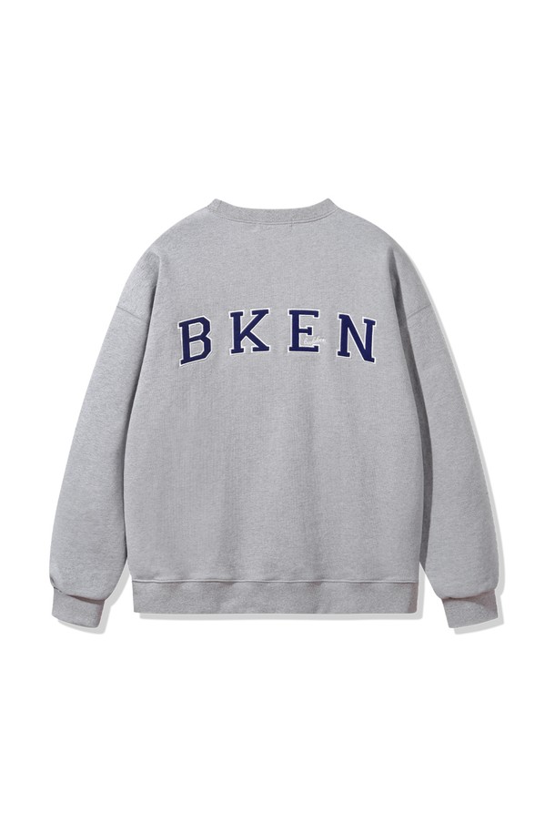 DIA PATCH 스웨트셔츠 BK5962_멜란지그레이는 부드러운 촉감의 프렌치테리 원단으로 제작된 여성 및 남성용 스웨트셔츠입니다. 미니멀하고 베이직한 스타일로, 봄, 가을, 겨울철 일상복으로 활용하기 좋습니다. 멜란지그레이, 네이비, 블랙 세 가지 색상으로 출시되었으며, 오버핏과 릴랙스핏으로 편안한 착용감을 선사합니다. 라운드넥에 긴소매 디자인이며, 다이아몬드 패치와 새틴 자수, 오버록 스티치 마감으로 포인트를 더했습니다. 겨울철 데일리룩, 캐주얼, 클래식 스타일 연출에 적합한 두꺼운 두께감의 스웨트셔츠입니다.
