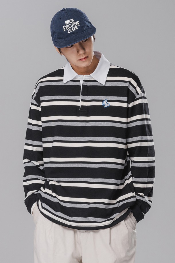 멀티 스트라이프 럭비 카라 롱 슬리브 BK7828_블랙은 남녀 모두 착용 가능한 티셔츠입니다. 럭비 카라 디자인과 긴 소매 기장으로 간절기에 활용하기 좋으며, 블랙, 크림, 네이비 세 가지 색상으로 출시되었습니다. 면 소재로 제작되어 부드러운 촉감을 자랑하며, 레귤러 핏으로 편안하게 착용할 수 있습니다. 카라 뒷면 스트라이프 패턴, 미니멀 로고 자수 패치, 사이드 슬릿 디테일이 돋보입니다. 텀블/텐터 가공을 통해 변형과 수축을 최소화하여 오랫동안 변함없이 즐겨 입을 수 있습니다. 데이트룩, 카페룩 등 다양한 TPO에 캐주얼, 프레피, 미니멀 스타일로 연출해보세요.
