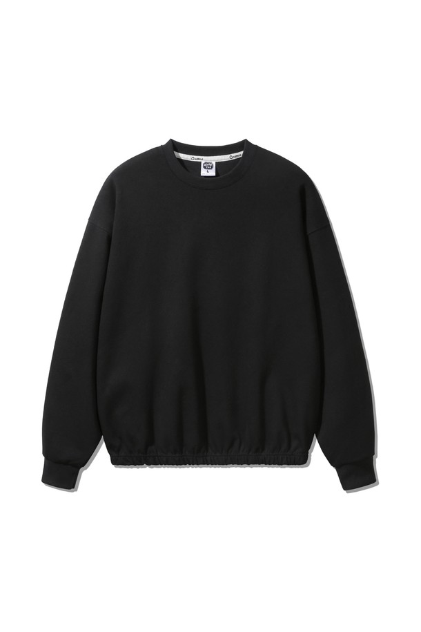 페이크 밴딩 자동넣입 맨투맨 티셔츠 MAR334는 베이직하고 캐주얼한 스타일의 공용 맨투맨입니다. 부드러운 촉감의 면, 폴리에스테르 혼방 고밀도 원단으로 제작되어 봄, 가을, 겨울철 데일리룩에 활용하기 좋습니다. 밴딩 디테일과 자동 넣입 디자인으로 편안한 착용감을 선사하며, 두꺼운 두께감과 긴 소매 기장으로 보온성을 높였습니다. 블랙과 그레이 두 가지 색상으로 출시되었으며, 삼봉 봉제 마감과 더블 스티치로 튼튼하게 제작되었습니다.
