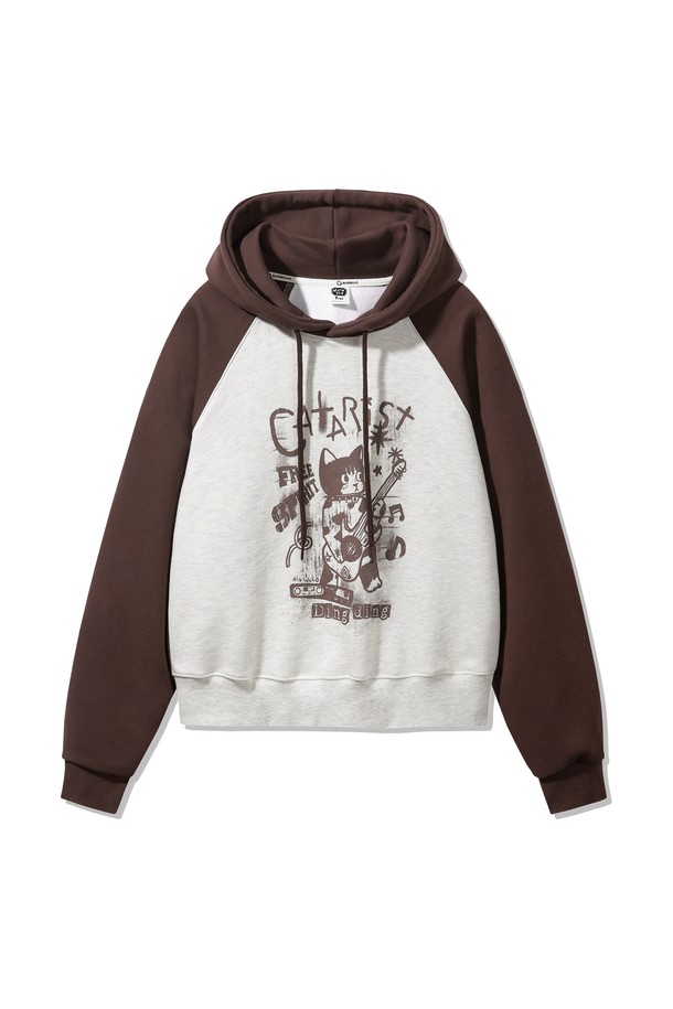 카타리스트 래글런 크롭 후드티 AVH330은 편안한 착용감의 면 소재로 제작된 공용 후드티입니다. 래글런 소매 디자인과 넉넉한 핏으로 활동성을 높였으며, 캐주얼한 스타일 연출에 용이합니다. 봄, 가을, 겨울 세 계절 모두 활용 가능하며, 브라운과 화이트 두 가지 색상으로 출시되었습니다. 크롭 기장으로 트렌디함을 더했으며, 두꺼운 두께감으로 따뜻하게 착용할 수 있습니다.
