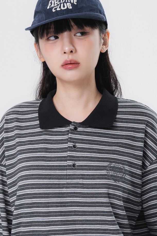 HAZEL (헤이즐) 3버튼 스트라이프 카라넥 긴팔 티셔츠 AVT950은 캐주얼, 클래식, 미니멀 스타일을 모두 아우르는 티셔츠입니다. 부드러운 촉감의 레귤러핏 긴팔 티셔츠로, 봄, 가을에 적합합니다. 그레이, 블랙 두 가지 색상으로 제공되며, 3버튼 디테일과 스트라이프 패턴이 특징입니다. 카라넥 디자인으로 깔끔한 외관을 연출하며, 일상복으로 활용하기 좋습니다. 베이직한 디자인으로 다양한 하의와 매치하여 폭넓은 스타일을 소화할 수 있습니다.
