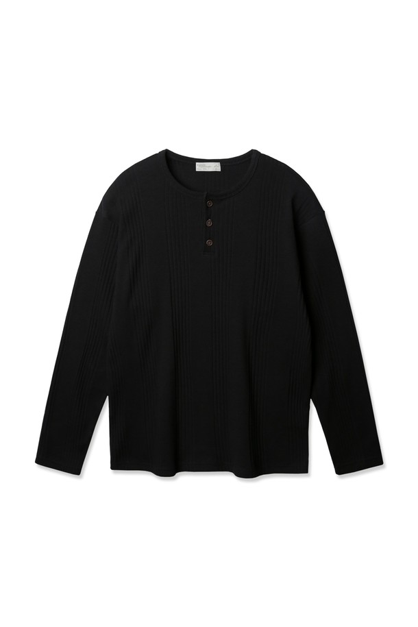 부드러운 촉감과 뛰어난 신축성을 자랑하는 골지 헨리넥 긴팔 티셔츠입니다. 면과 폴리에스테르 혼방 소재로 제작되어 편안한 착용감을 제공하며, 3버튼 디테일과 텀블/버터 가공으로 변형과 수축을 최소화했습니다. 베이직하고 미니멀한 디자인으로 남녀 모두 착용 가능하며, 블랙, 화이트, 스카이블루, 그레이, 오트밀 5가지 컬러로 출시되어 다양한 스타일 연출에 활용할 수 있습니다.
