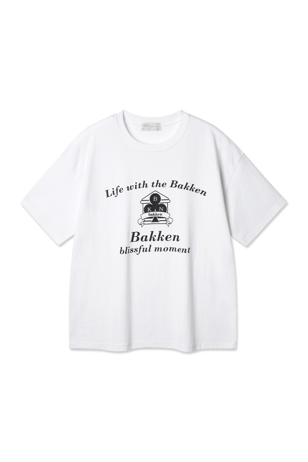 템플 반팔 티셔츠 BK3959는 남녀 모두 착용 가능한 캐주얼 스타일의 반팔 티셔츠입니다. 봄, 여름 시즌에 적합하며, 부드러운 면 소재에 바이오 워싱 가공을 더해 편안한 착용감을 제공합니다. 크롭 또는 레귤러 핏으로 출시되며, 레터링 또는 엠블럼 패턴과 라운드 넥 디자인, 그리고 변형 없는 실루엣을 위한 삼중 스티치 마감 등이 특징입니다. 색상은 화이트와 블랙 두 가지로 만나볼 수 있습니다.
