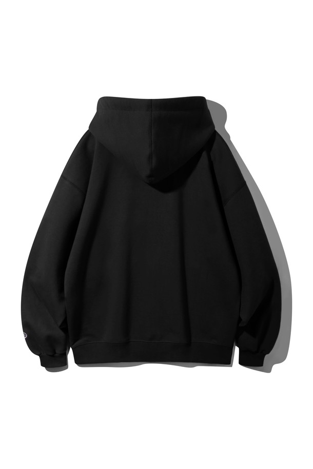 BKEN 1583 후드 집업 BK7990_블랙은 캐주얼, 스포티 스타일의 공용 후드 집업입니다. 면과 폴리에스테르 혼방 소재로 제작되어 부드러운 촉감과 두꺼운 두께로 뛰어난 보온성을 제공하며, 봄, 가을, 겨울철 데일리룩 또는 산책룩에 적합합니다. 2-WAY 지퍼, 오버록 스티치 마감, 자수 디테일이 돋보이며, 레귤러핏으로 편안하게 착용 가능합니다.
