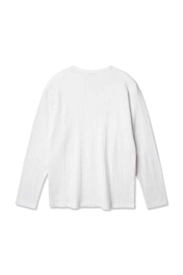 부드러운 촉감의 면과 폴리에스테르 혼방 소재로 제작된 골지 헨리넥 긴팔 티셔츠입니다. 미니멀하고 베이직한 스타일로 루즈핏 또는 레귤러핏으로 연출 가능하며, 3버튼 디자인과 신축성 있는 골지 패턴이 특징입니다. 화이트, 스카이블루, 그레이, 블랙, 오트밀 5가지 컬러로 출시되어 사계절 내내 활용 가능하며, 남녀 모두 착용할 수 있습니다.
