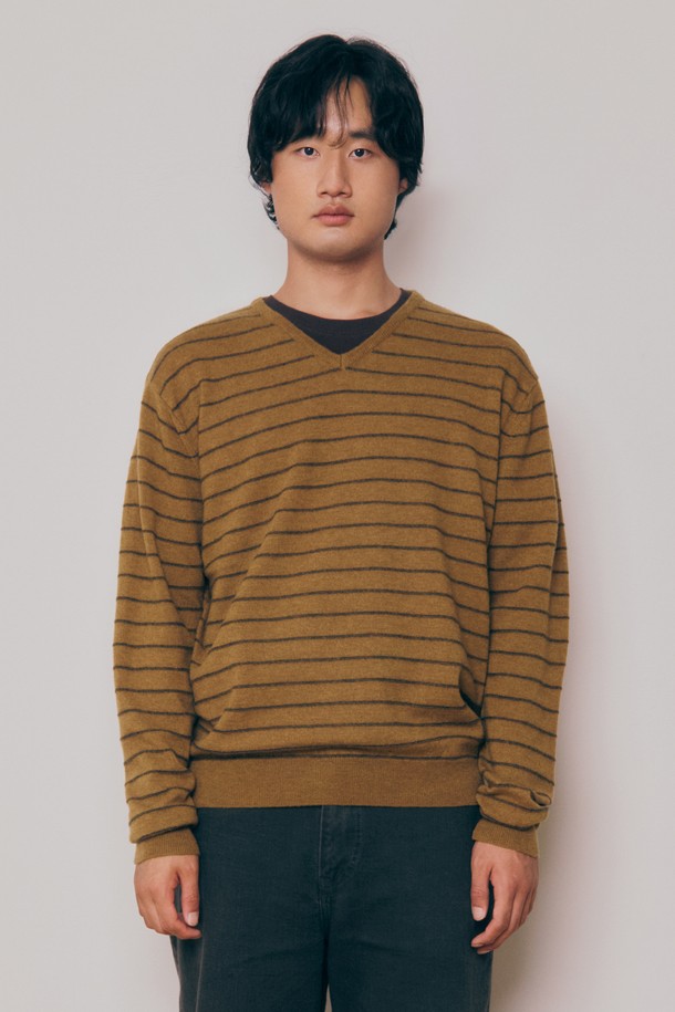 KNITLY - 스웨터 - [24F/W] [Men] Super Fine Wool Stripe V-Neck Sweater (Camel)