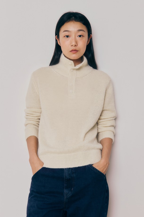 KNITLY - 스웨터 - [24F/W] [Women] Baby Alpaca Button Collar Sweater (Cream)