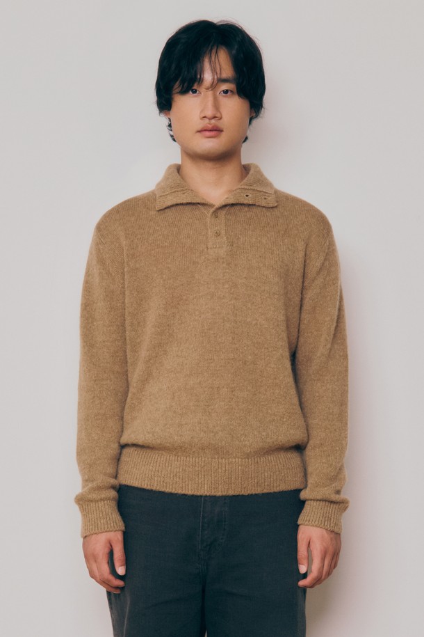 KNITLY - 스웨터 - [24F/W] [Men] Baby Alpaca Button Collar Sweater (Camel)