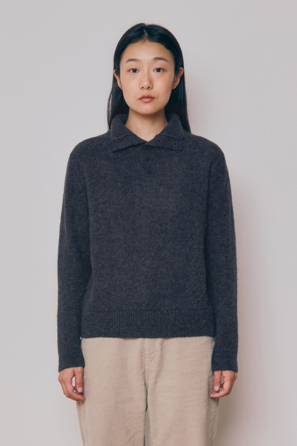 KNITLY - 스웨터 - [24F/W] [Women] Baby Alpaca Button Collar Sweater (Charcoal)