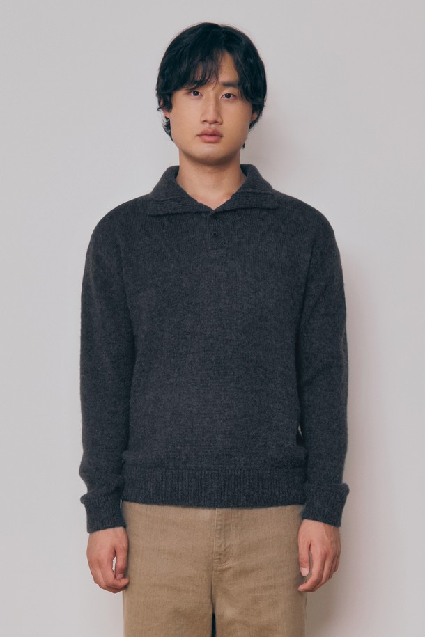 KNITLY - 스웨터 - [24F/W] [Men] Baby Alpaca Button Collar Sweater (Charcoal)