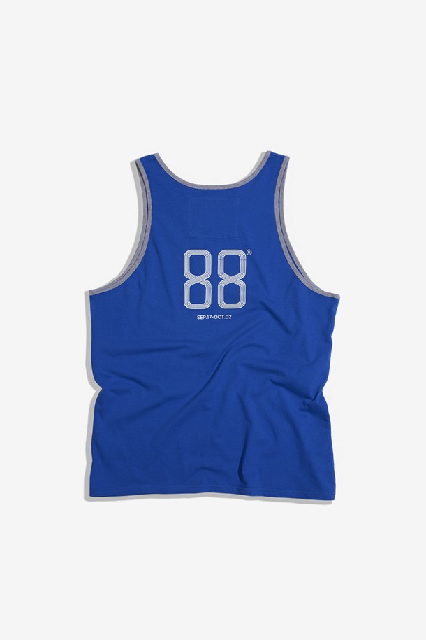 헤리티지 오버사이즈 탱크탑 (블루)은 편안하고 스타일리시한 여름철 남성 패션을 완성해 줄 아이템입니다. 부드러운 면 소재로 제작되어 뛰어난 촉감을 제공하며, 넉넉한 오버핏 디자인으로 활동성을 높였습니다. 시원한 블루 컬러에 Heritage 88 트렉 라인 프린트가 돋보이며, 크롭 기장과 민소매 디자인으로 트렌디함을 더했습니다. Tenter/Tumble Washing 처리를 통해 수축률과 뒤틀림을 최소화하여, 오랫동안 변함없이 착용할 수 있습니다. 캐주얼, 스포티, 미니멀 스타일을 즐기는 분들께 동네 마실룩, 휴가룩, 피트니스룩 등 다양한 TPO에 활용하기 좋은 탱크탑입니다.
