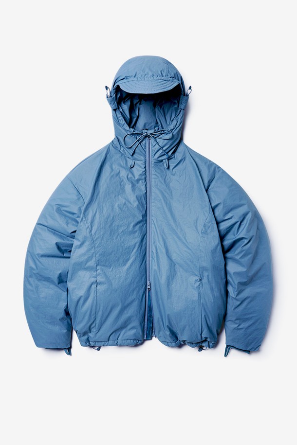 "New Paper Wax Coating 다운 v.2.0 + (타이코스 블루)"는 미니멀하고 캐주얼한 스타일을 추구하는 당신을 위한 겨울철 필수 아우터입니다. 페이퍼 왁스 코팅으로 에이징 효과를 더하고, 방수 및 방풍 기능을 갖춰 여행이나 캠핑 등 다양한 TPO에서 활용하기 좋습니다. 오버핏 크롭 기장으로 트렌디함을 살렸으며, 부드러운 촉감의 나일론 소재와 두꺼운 두께감으로 뛰어난 보온성을 제공합니다. YKK 메탈 투웨이 지퍼와 사이드 콘실드 지퍼를 사용하여 실용성을 높였으며, 다운 안감으로 더욱 포근하게 착용할 수 있습니다.
