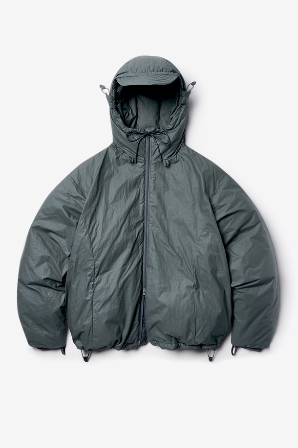 뉴 페이퍼 왁스 코팅 다운 v.2.0 (올리브 나이트)는 미니멀하고 빈티지한 스타일을 추구하는 남녀 모두를 위한 겨울철 필수 아우터입니다. 페이퍼 왁스 코팅으로 독특한 질감과 에이징 효과를 더했으며, 생활 방수 기능과 방풍 기능을 갖춰 기능성까지 놓치지 않았습니다. YKK 메탈 투웨이 지퍼와 사이드 콘실드 지퍼 디테일로 편의성을 높였으며, 두꺼운 두께감과 다운 안감으로 뛰어난 보온성을 제공합니다. 출근룩과 여행룩 등 다양한 TPO에 활용 가능한 레귤러핏 다운 점퍼로, 미니멀, 클래식, 워크웨어 스타일을 즐기는 분들께 추천합니다.
