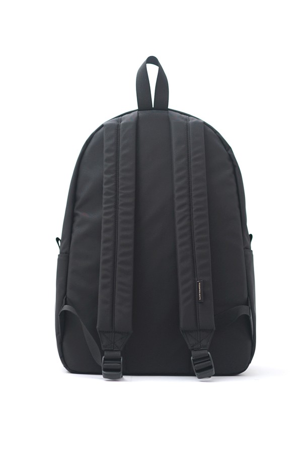 C153 프라이머리 백팩 420D 블랙은 남성을 위한 미디엄 사이즈 백팩입니다. 심플한 디자인과 사각 형태가 특징이며, 튼튼한 나일론 소재와 지퍼형 잠금 방식으로 제작되었습니다. 무지 스타일의 블랙 컬러로, 일상과 여행 시 어떤 스타일에도 잘 어울립니다. 미니멀, 캐주얼, 시티보이 스타일을 추구하는 분들께 데일리 백팩으로 추천합니다. 여행룩과 출근룩에 모두 활용하기 좋습니다.
