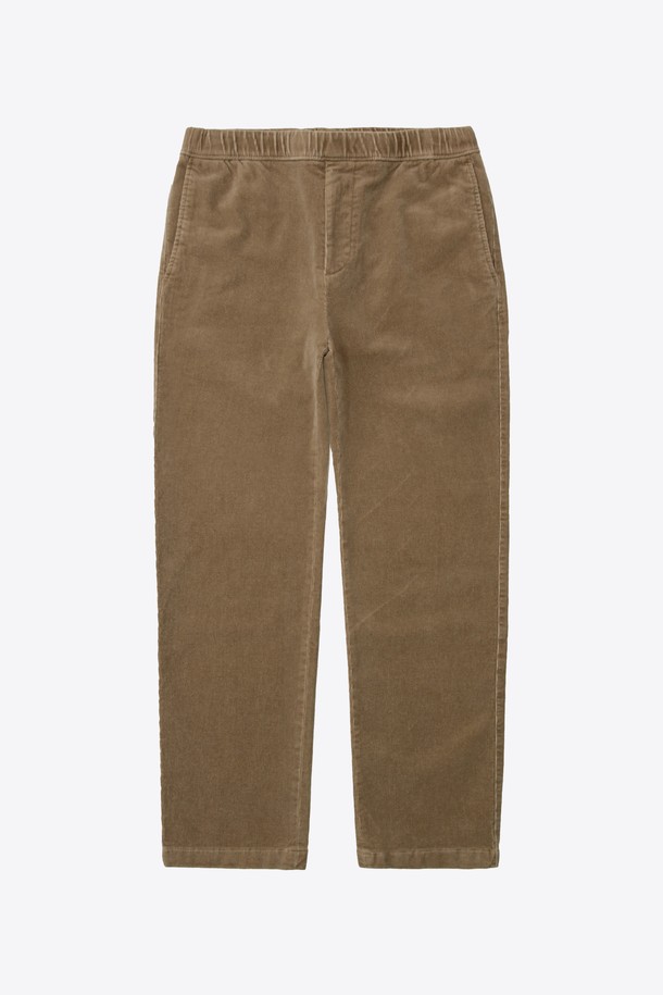 부드러운 코듀로이 소재의 레귤러핏 테이퍼드 밴딩 팬츠입니다. 가을, 겨울 시즌에 어울리는 두꺼운 두께감으로 따뜻하게 착용 가능하며, 일상 및 출근룩, 데이트룩 등 다양한 TPO에 활용할 수 있습니다. 밴딩 디테일이 더해져 편안한 착용감을 선사하며, 캐주얼, 미니멀 스타일을 즐겨 입는 분들께 추천합니다. 브라운 컬러의 무지 디자인으로 어떤 상의와도 쉽게 매치할 수 있는 베이직한 아이템입니다.
