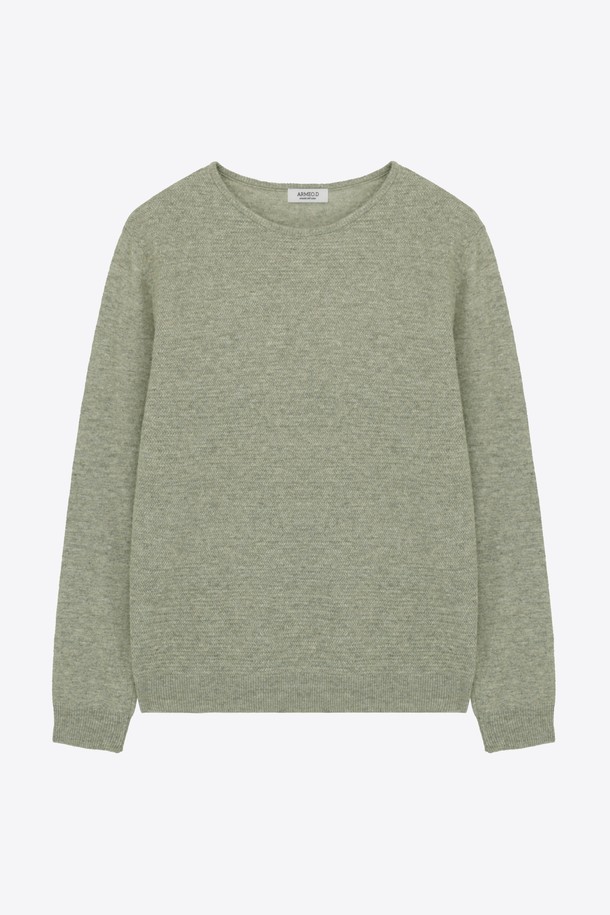 레귤러핏 쉐브론 패턴 니트 GFBNT819는 여성용 니트/스웨터이며, 세이지 그린 컬러의 라운드 넥 긴소매 제품입니다. 봄, 가을 시즌에 착용하기 좋으며, 베이직하고 미니멀한 스타일을 연출합니다. 부드러운 니트 소재로 제작되어 편안한 촉감을 선사하며, 중간 두께감으로 간절기에 활용하기 좋습니다. 쉐브론 패턴의 심플한 디자인으로 데이트룩, 출근룩 등 다양한 TPO에 매치하여 클래식하고 캐주얼한 스타일을 완성할 수 있는 데일리 니트입니다.
