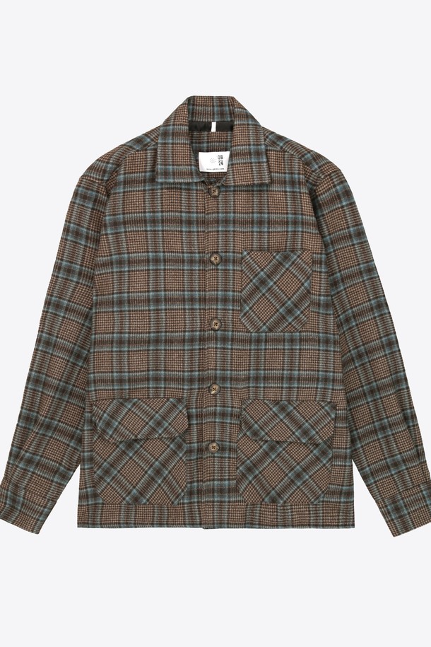 체크 패턴 블렌드 재킷 GFIJK573은 클래식과 캐주얼 스타일을 모두 아우르는 아우터입니다. 봄, 가을 시즌에 적합하며, 출근룩, 비즈니스 캐주얼, 모임룩 등 다양한 TPO에 활용할 수 있습니다. 블렌드 소재로 제작되어 부드러운 촉감과 편안한 착용감을 선사하며, 긴 소매 디자인으로 세련된 느낌을 더합니다. 체크 패턴이 돋보이는 디자인으로 미니멀한 스타일을 즐기는 분들께도 추천합니다.
