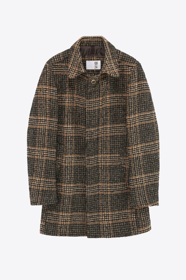 하운드투스 체크 패턴 코트 GFICT616은 여성용 싱글 코트로, 가을과 겨울에 따뜻하게 착용할 수 있습니다. 브라운과 베이지 색상의 클래식한 하운드투스 체크 패턴이 돋보이며, 레귤러 핏과 긴 소매 기장으로 세련된 실루엣을 연출합니다. 울 소재로 제작되어 두꺼운 두께감을 자랑하며, 뻣뻣한 촉감이 특징입니다. 오피스룩과 모임룩, 그리고 미니멀하고 클래식한 스타일을 선호하는 분들께 추천합니다.
