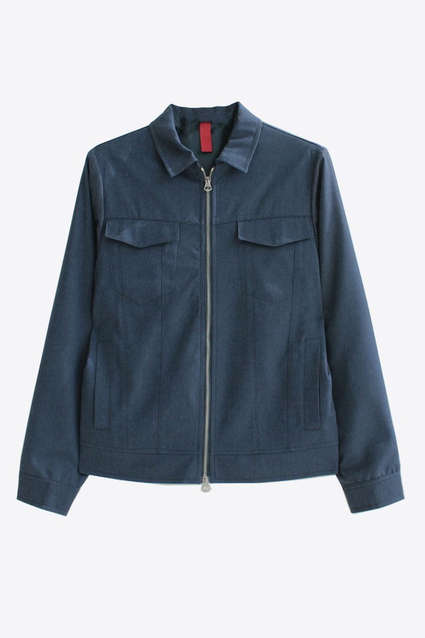 세련된 남성용 레귤러핏 자켓, 프탈로 블루 컬러의 GSIJK113입니다. 가볍고 시원한 나일론, 폴리우레탄 혼방 소재로 봄 시즌에 적합하며, 미니멀한 디자인과 얇은 두께로 편안한 착용감을 선사합니다. 체스트 플랩 포켓과 뒷면 화이트 단추 포인트, 전체 안감 처리로 디테일을 더했으며, 집업 스타일로 간편하게 착용할 수 있습니다.
