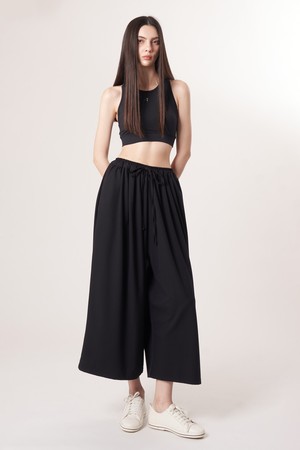 AU52PT33 F 와이드 크롭 팬츠_블랙