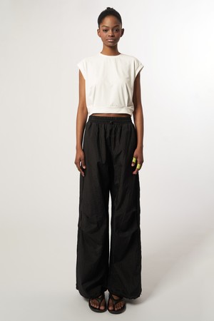 AU61PT06_라이트 와이드 트랙 팬츠_블랙