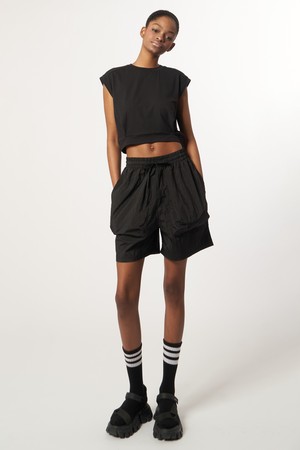 AU61PS05_라이트 볼륨 트랙쇼츠_블랙