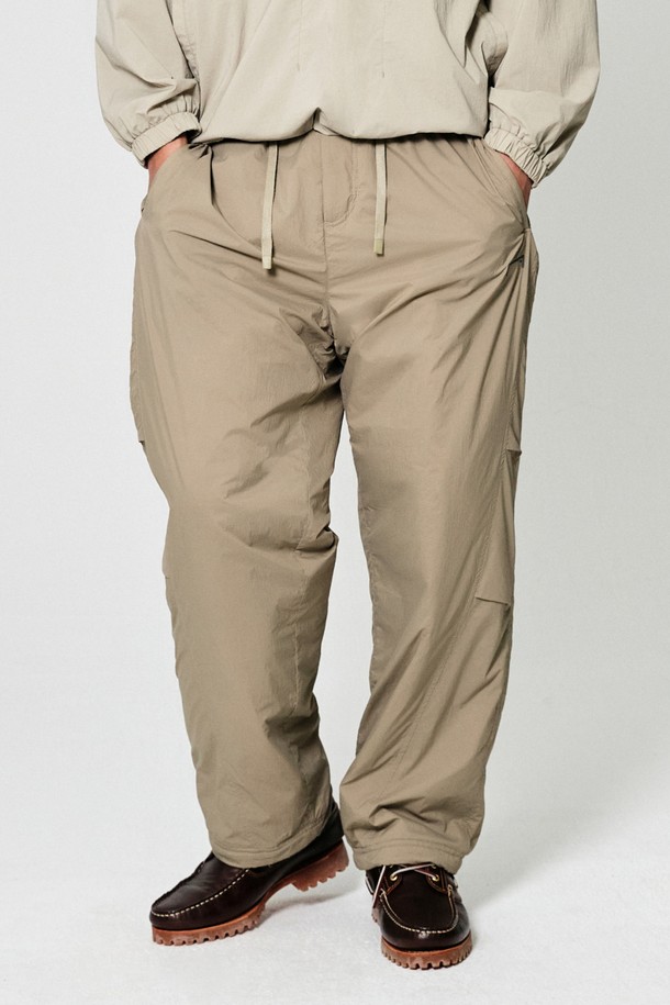 GOALSTUDIO - 캐주얼팬츠 - LIGHT WEIGHT PADDED PANTS-DARK BEIGE